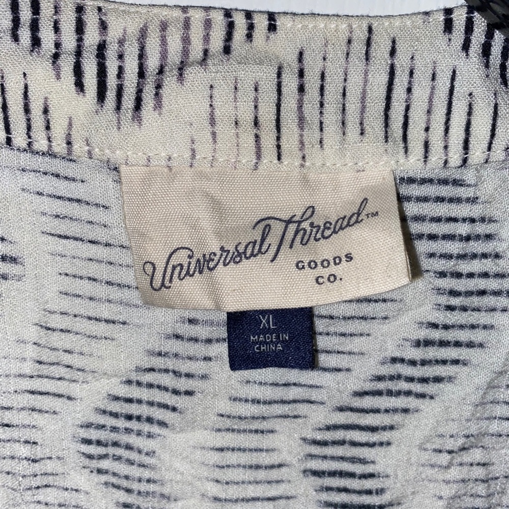 Universal threads top - Picture 3 of 3